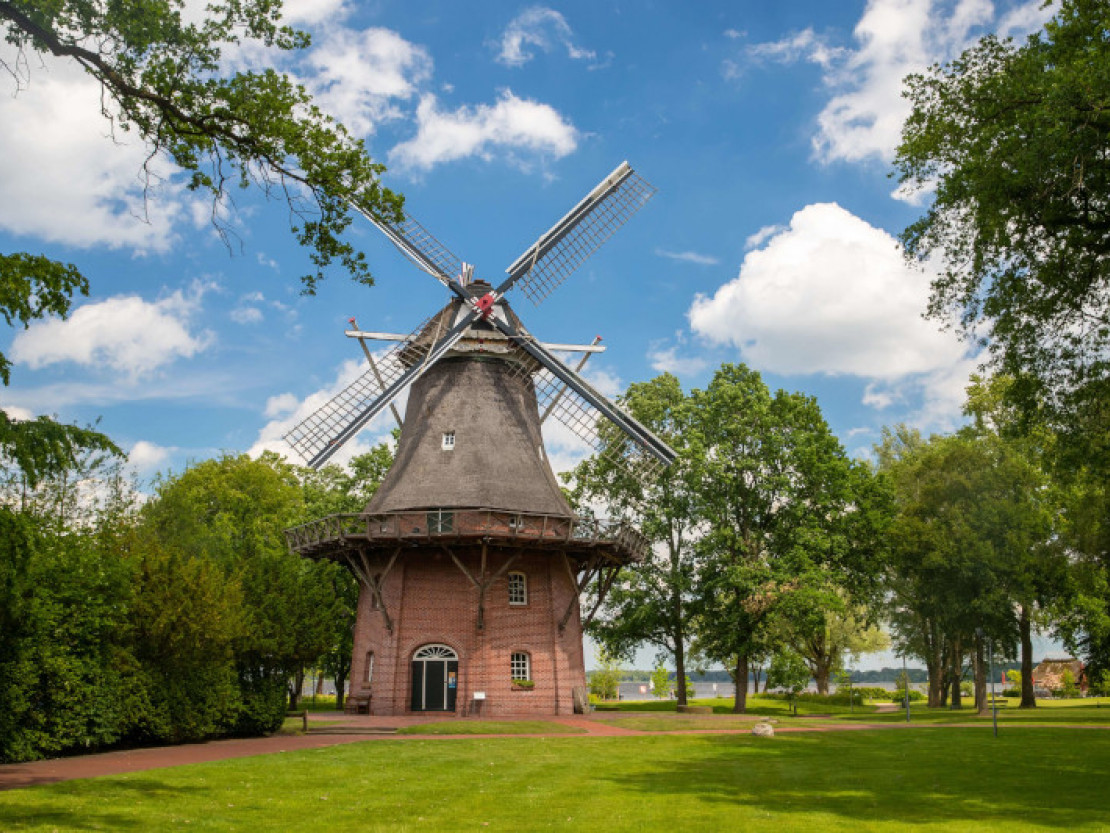 bfe-2022-web-niedersachsen-windmuehle-am-zwischenahner-meer-c-bad-zwischenahner-touristik-martin-stoever