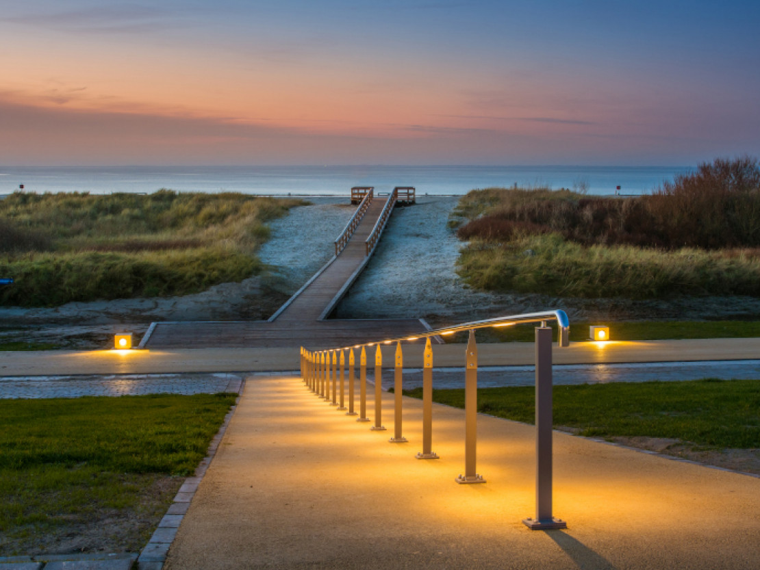 Das DECK bei Sonnenuntergang - © Tourismus-Service Norden-Norddeich