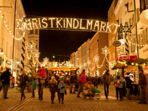 news-2022-barrierefrei-erleben-christkindlmarkt-rosenheim-chiemsee-alpenland-tourimus-adrian-greiter-teaser