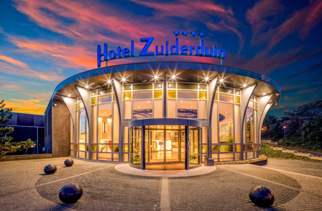 Außenansicht: Hotel Zuiderduin in Egmond - © HotelinEgmond.nl