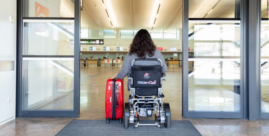 bfe-freedomChair_flughafen_wien-titel