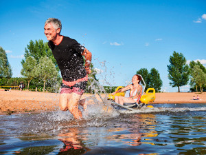 news-2023-barrierefrei-erleben-thiel-pr-fraenkisches-seenland-wasserspass-am-grossen-brombachsee-teaser