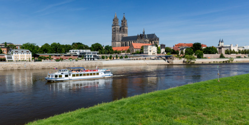 Magdeburg lässt sich auch vom Wasser aus erkunden, mit den Fahrgastschiffen der Weißen Flotte - Magdeburg lässt sich auch vom Wasser aus erkunden, mit den Fahrgastschiffen der Weißen Flotte. - © Magdeburg Marketing, Andreas Lander