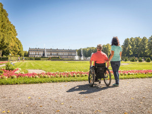 news-barrierefrei-erleben-2023-chiemsee-alpenland-tourismus-herreninsel-schloss-barrierefrei-herrenchiemsee-bayerische-schloesserverwaltung