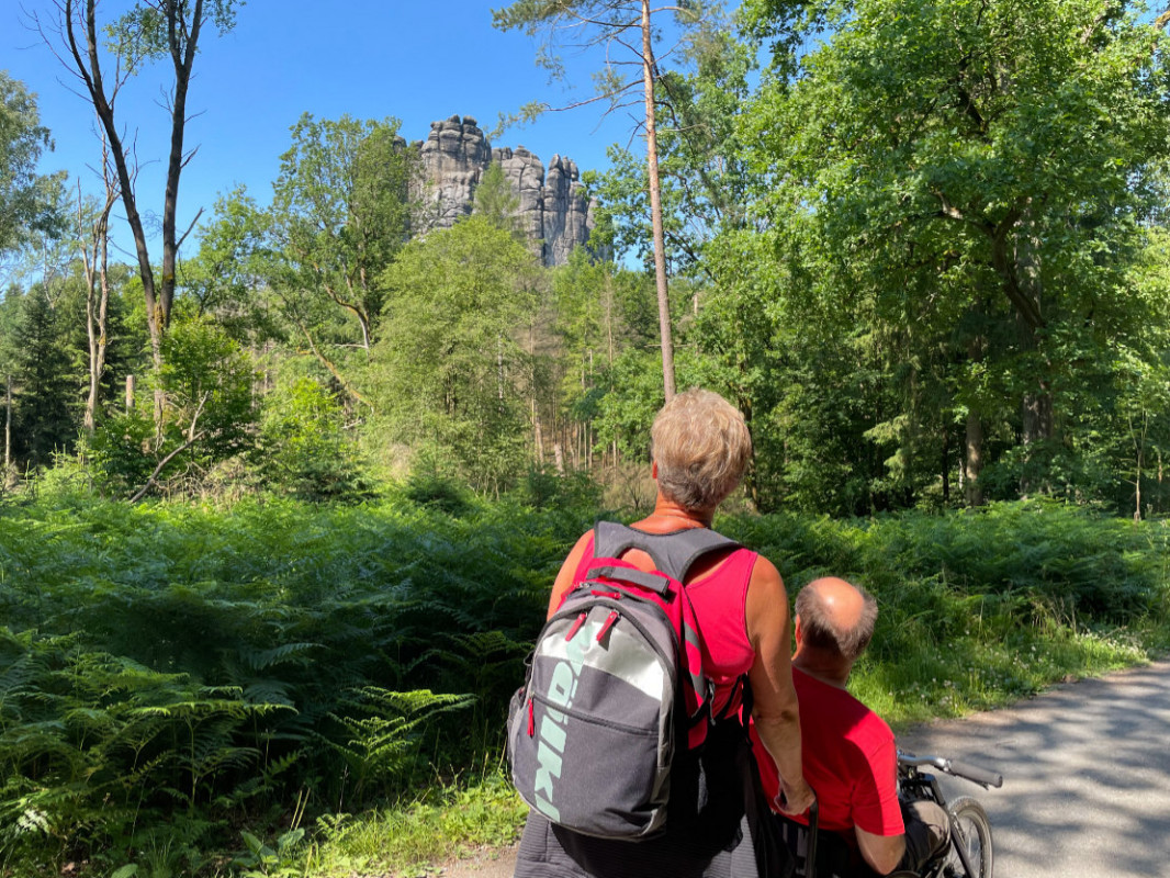 Blick auf den Falkenstein während der Rolli-Tour Rund um die Hohe Liebe, - Rolli-Tour Rund um die Hohe Liebe, Blick auf den Falkenstein - © Peggy Nestler Blick auf den Falkenstein während der Rolli-Tour Rund um die Hohe Liebe, - Rolli-Tour Rund um die Hohe Liebe, Blick auf den Falkenstein - © Peggy Nestler