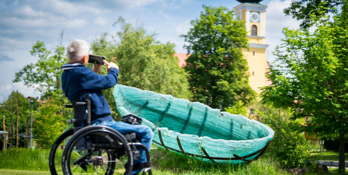 news-2023-barrierefrei-erleben-ostbayern-frauenau-glaeserne-gaerten-erlebe-bayern-dietmar-denger-titel