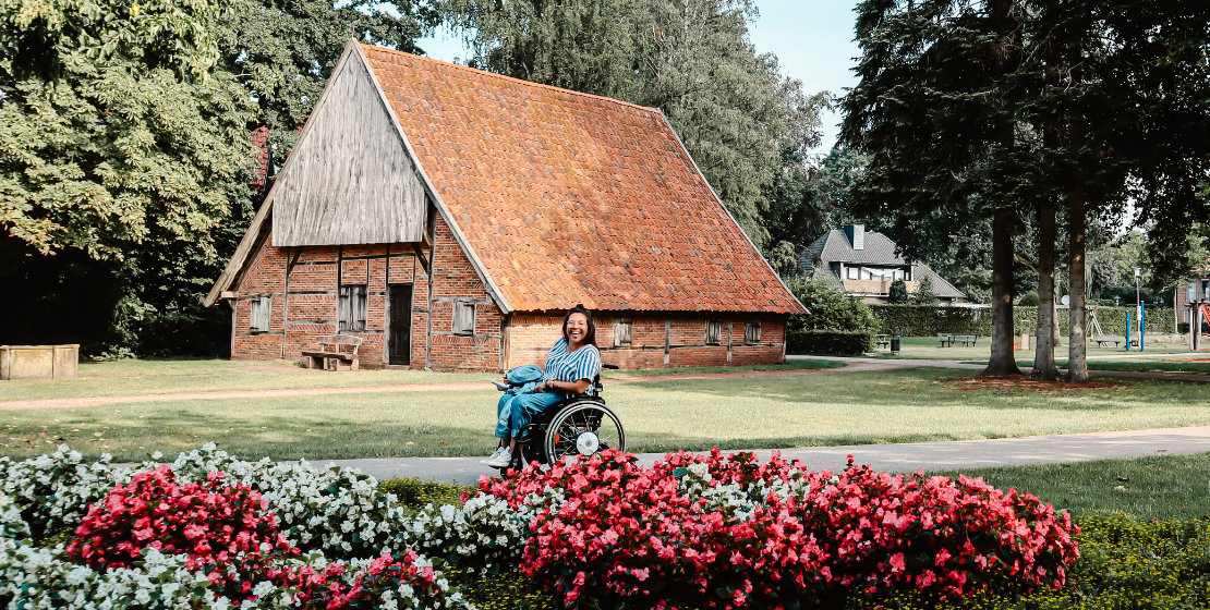 be-2024-vreden-stadtpark-rollstuhl-wheelie-wanderlust-titel