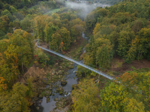 news-2024-barrierefrei-erleben-naturpark-suedeifel-haengebruecke-irreler-wasserfaelle-thomas-urbany-teaser