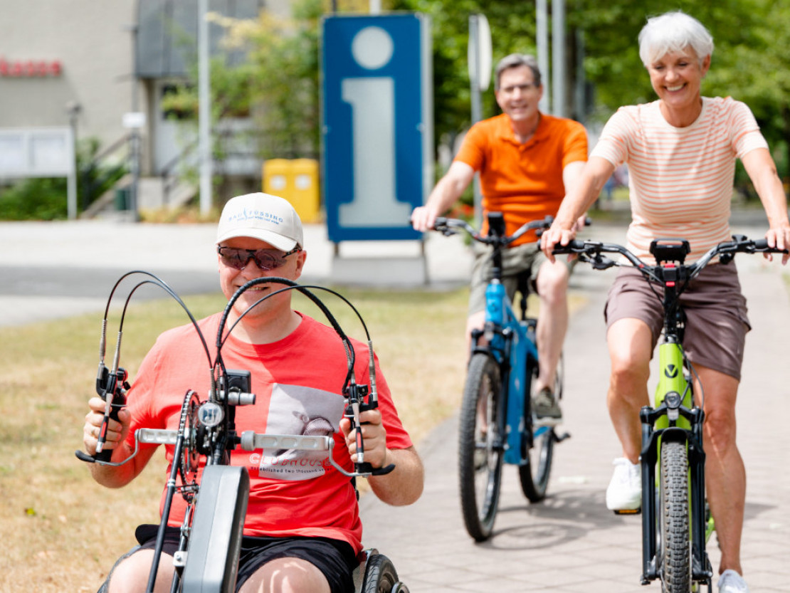 barrierefrei-erleben-2025-bad-fuessing-2024-leonie-lorenz-6649-handbike-radfahren