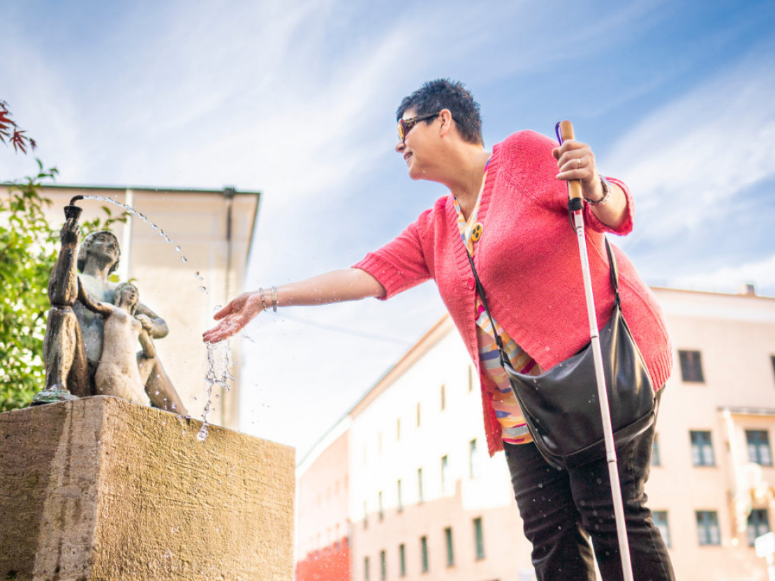 barrierefrei-erleben-2025-chiemsee-alpenland-wasserburg-altstadt-brunnen-erlebe-bayern-dietmar-denger