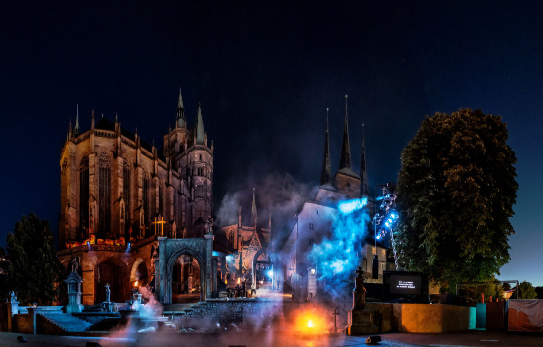 news-2025-be-ag-leichter-reisen-sommertipps-domstufen-festspiele-theater-erfurt-lutz-edelhoff