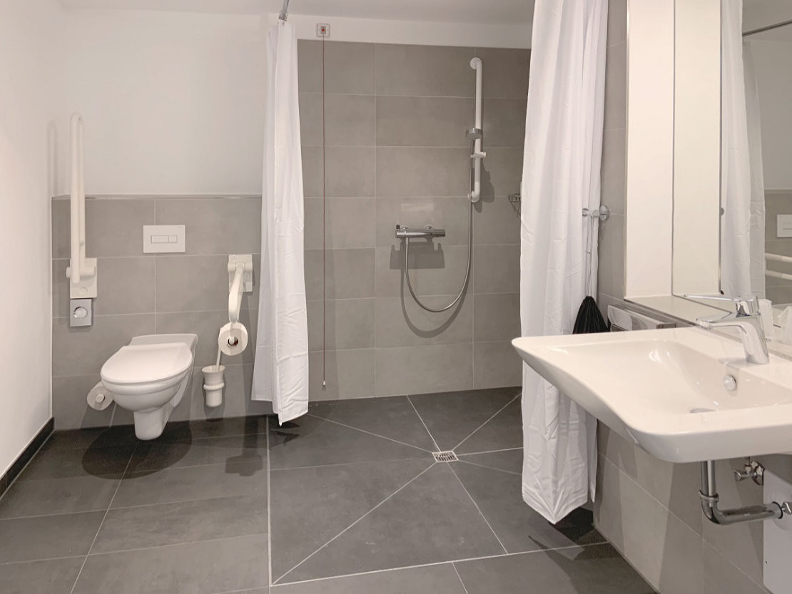 be-2025-k6-seminarhotel-halberstadt-bad-behindertengerechtes-zimmer