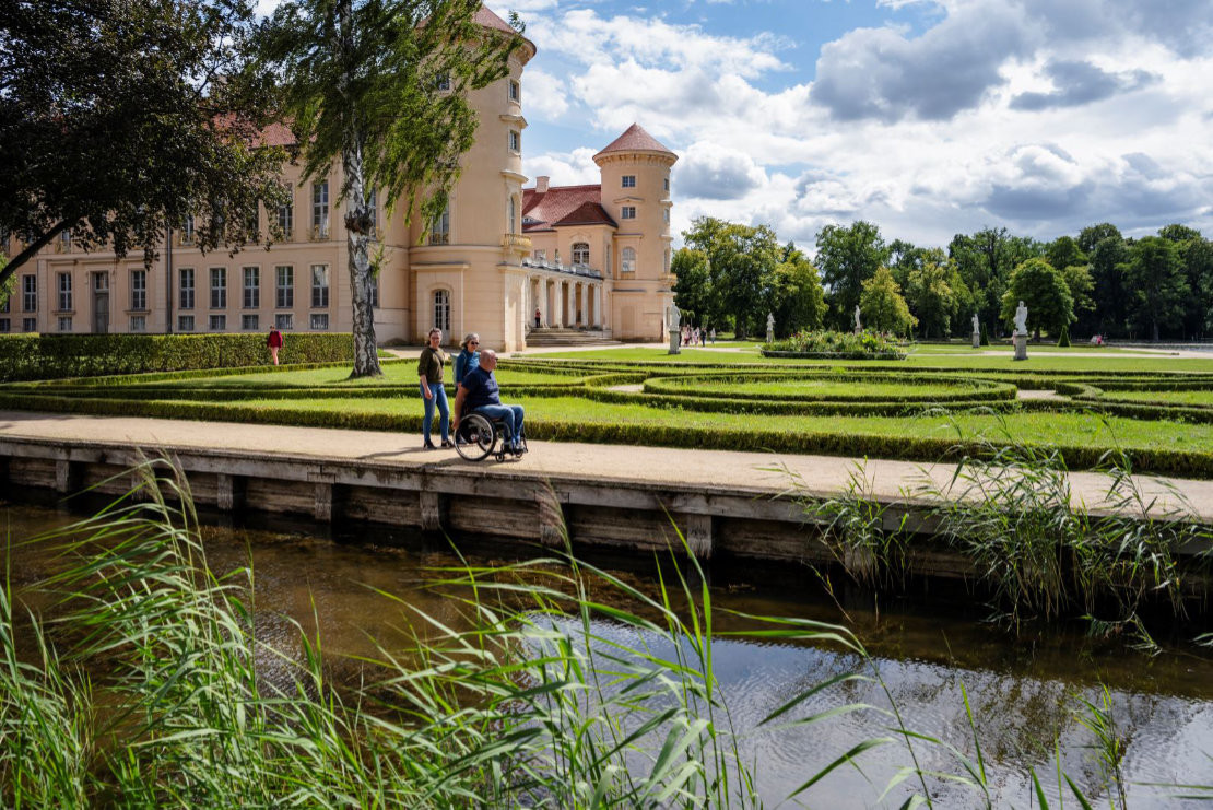 news-2025-be-ag-leichter-reisen-geschiochte-schloss-rheinsberg-madlen-krippendorf