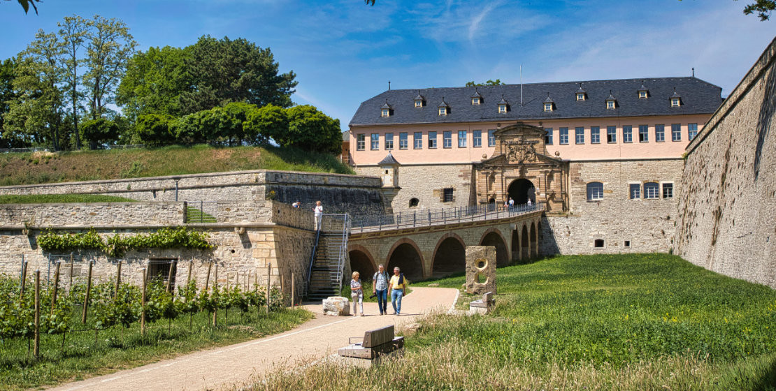 news-2025-be-ag-leichter-reisen-geschichte-erfurt-101-zitadelle-petersberg-erfurt-tourismus-und-marketing-gmbh-titel