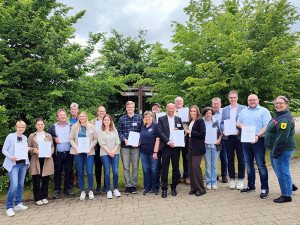 Gruppenfoto der 21 regionalen zertifizierten Betriebe des Nationalparks Kellerwald-Edersee | © Inka Lücke