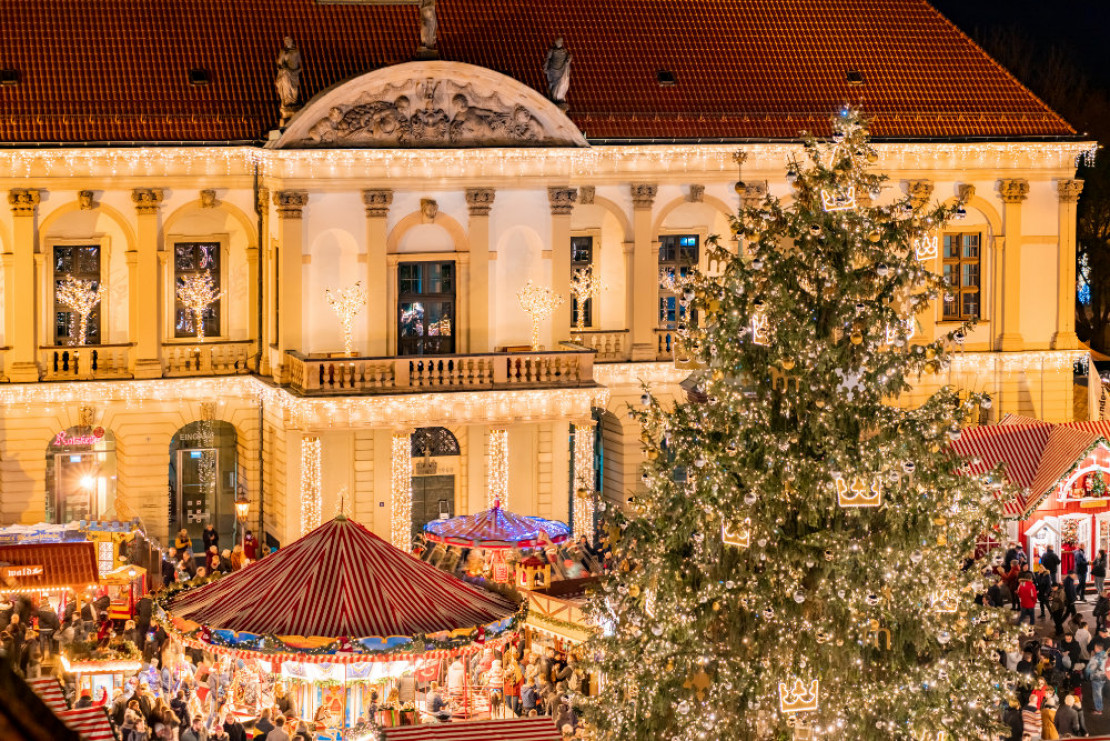 Magdeburg: Lichtermeer und Festungsromantik - Die Magdeburger Lichterwelt mit 80 großen Leuchtelementen ist die umfangreichste Weihnachts- und Winterbeleuchtung in Mitteldeutschland. - © Andreas Lander Magdeburg: Lichtermeer und Festungsromantik - Die Magdeburger Lichterwelt mit 80 großen Leuchtelementen ist die umfangreichste Weihnachts- und Winterbeleuchtung in Mitteldeutschland. - © Andreas Lander