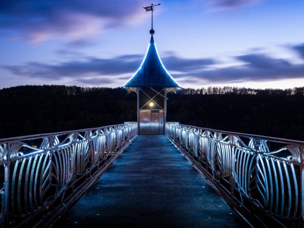 Personenaufzug in Bad Schandau in der Sächsische Schweiz - Historischer Personenaufzug Bad Schandau im Winter – Technikdenkmal mit Ausblick. - © Thomas Meyer Personenaufzug in Bad Schandau in der Sächsische Schweiz - Historischer Personenaufzug Bad Schandau im Winter – Technikdenkmal mit Ausblick. - © Thomas Meyer