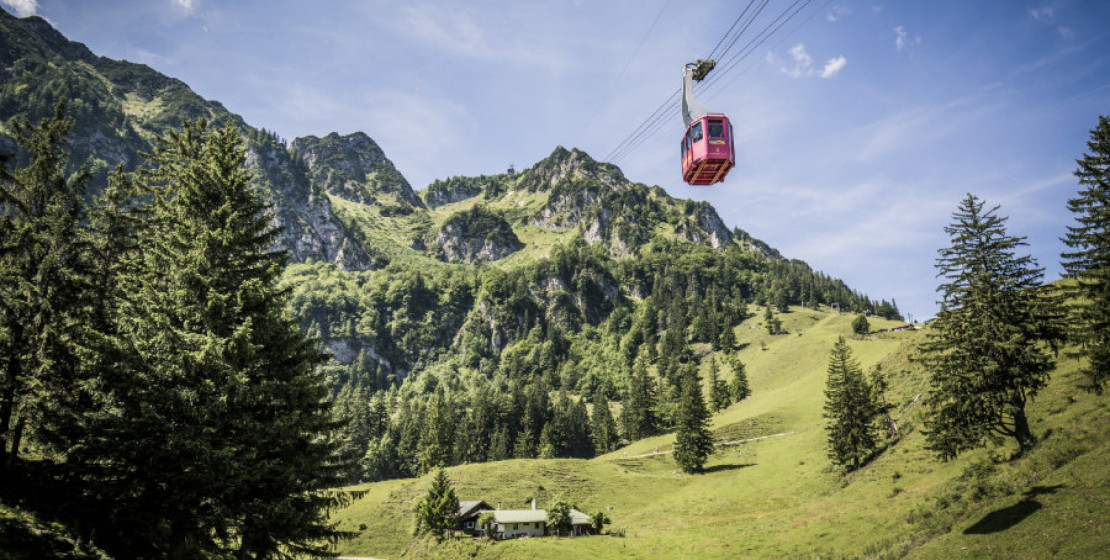 news-barrierefrei-erleben-2025-chiemgau-tourismus-bergbahn-hochfelln-seilbahn-titel