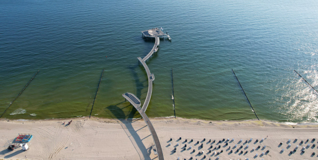 news-2025-barrierefrei-erleben-tv-mecklenburg-vorpommern-kurverwaltung-koserow-seebruecke-titel