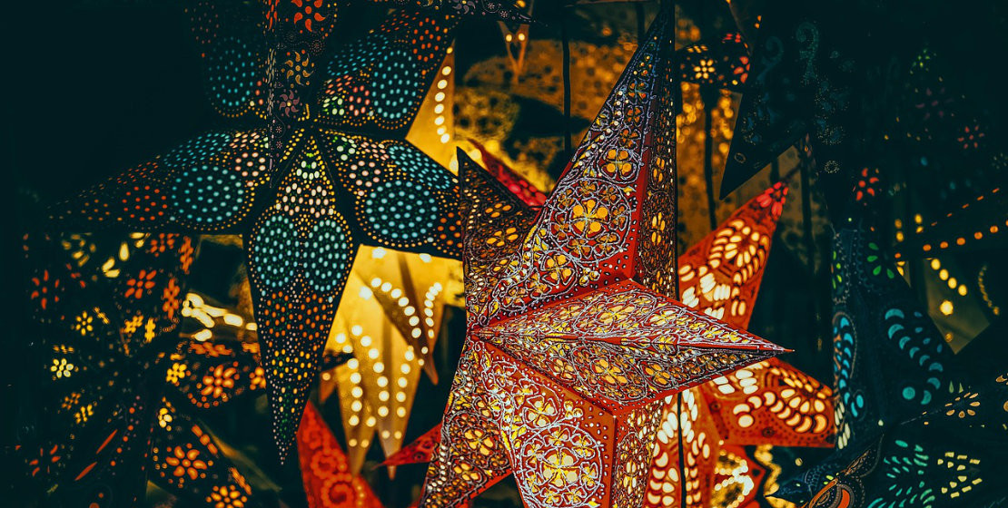 news-2025-barrierefrei-erleben-weihnachtsmarkt-stars-4664313-couleur-pixabay-titel
