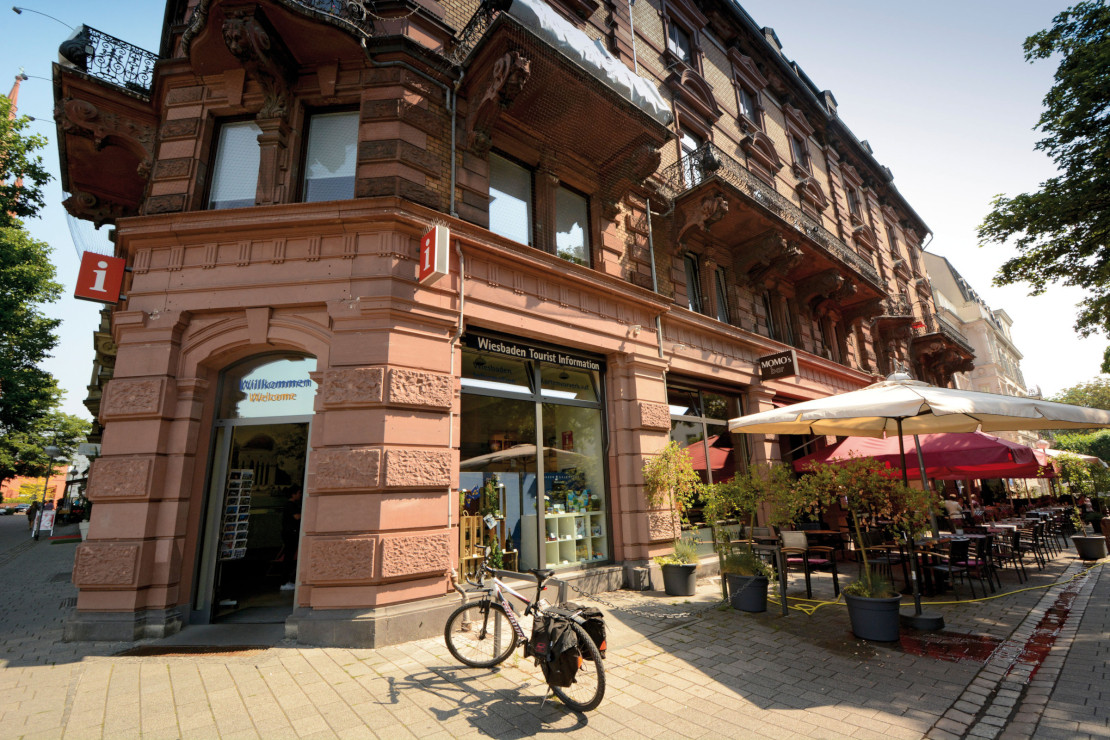 In der Tourist-Information gibt es hilfreiche Infos zu den barrierefreien Angeboten der Stadt - © Anna-Maria Gerock