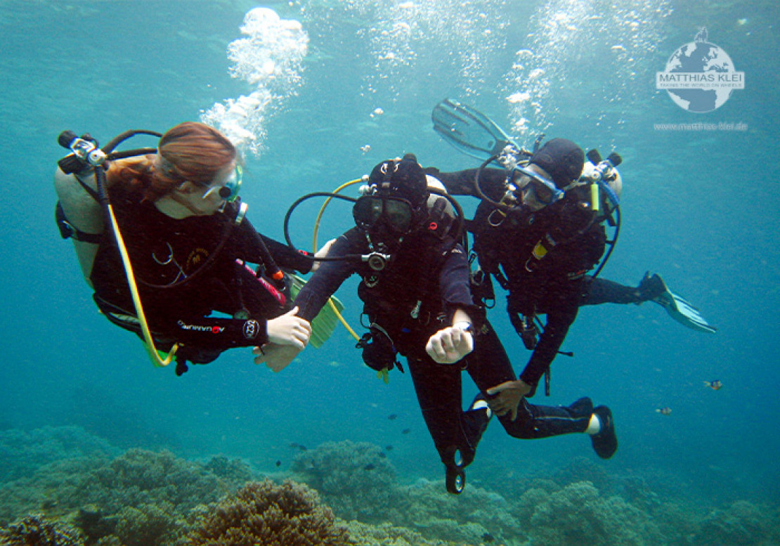 Matthias Klei definiert seine Grenzen selbst - ein Tauchgang auf den Philippinen lässt er sich nicht entgehen. - © Matthias Klei