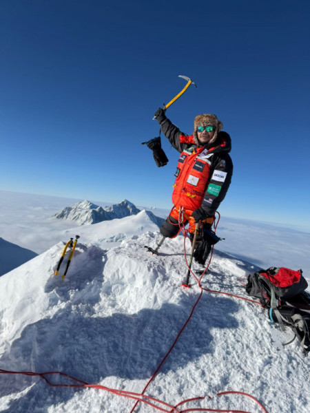 Sieben Gipfel, keine Grenzen: Hari Budha Magar schreibt Geschichte - Hari Budha Magar auf dem Mount Vinson in der Antarktis. - © ottobock