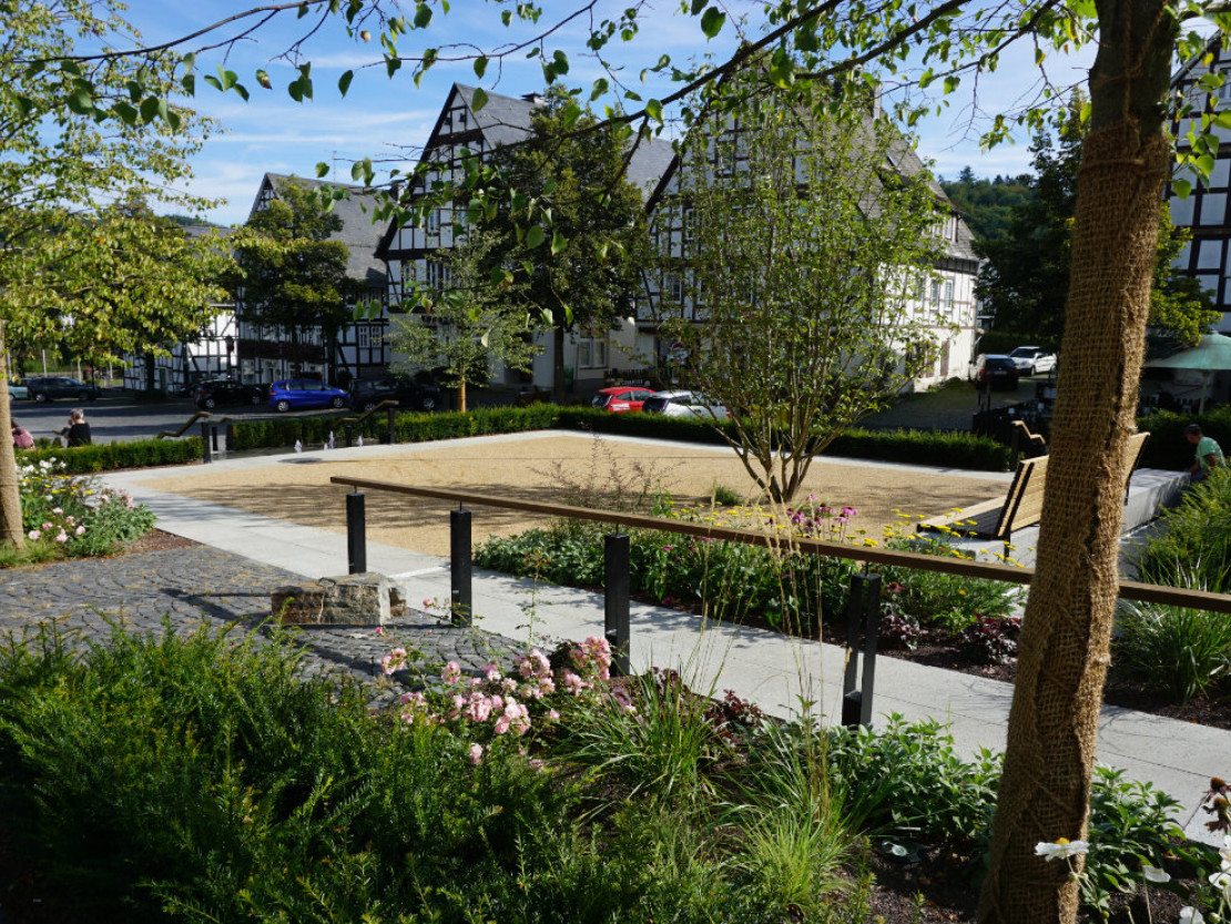 Wasserspiel am Marktplatz - Wasserspiel am Hilchenbacher Marktplatz - © Ines Bellach