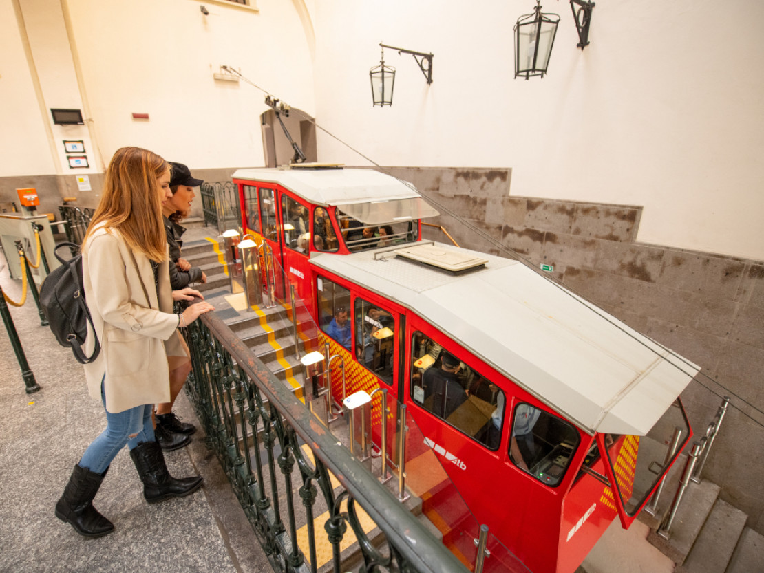 Mit der Standseilbahn barrierefrei in die Oberstadt - © Visit Bergamo
