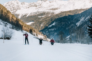 Langlauf auf Monoski - © TVB Tiroler Oberland - Erlebnisraum Kaunertal | West Werbeagentur - Martina Kopp