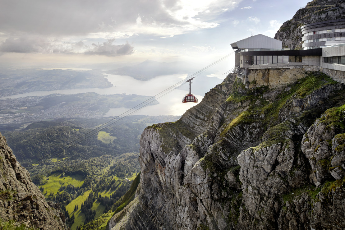 Mit der Gondel barrierefrei auf den Pilatus - © Luzern Tourismus | Beat Brechbühl