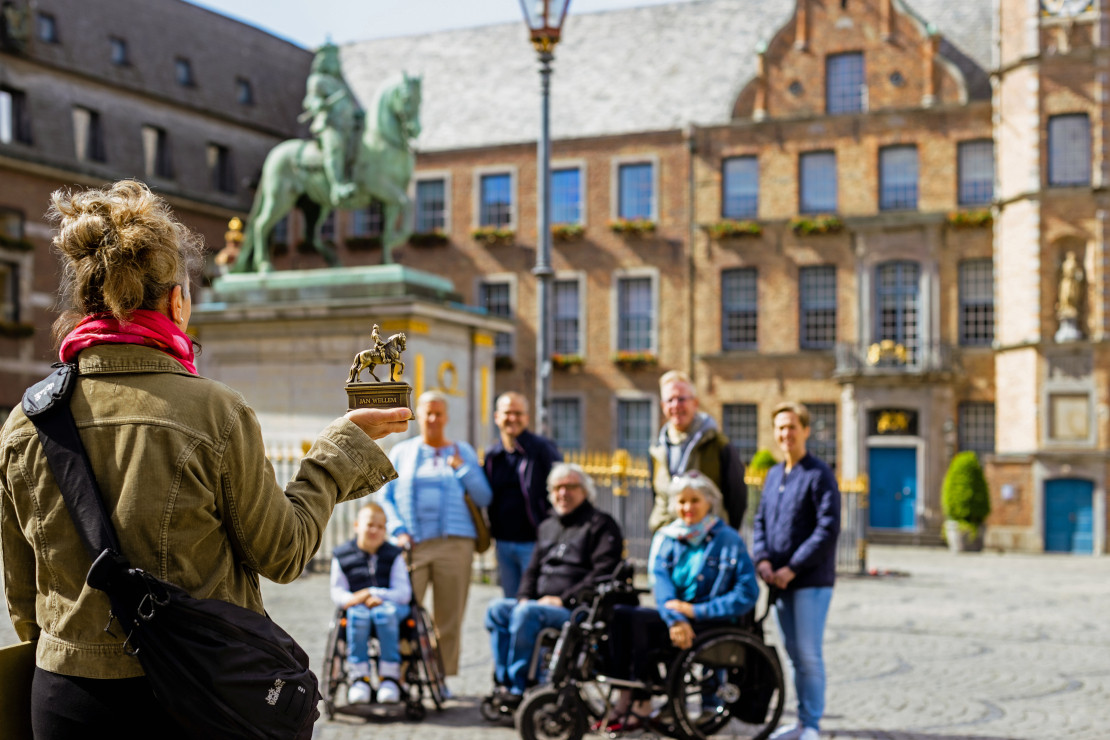 Stadtführungen für Rollstuhlfahrer - © Visit Düsseldorf | Fotoagentur Wolf