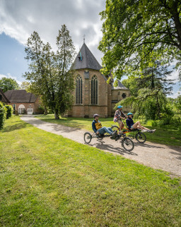 Mit dem Handbike, Kinderwagen oder Rollstuhl durch den Naturpark Hohe Mark. | © Dennis Stratmann | Proshooto.com