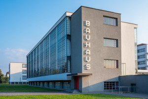 Bauhausgebäude in Dessau - © WelterbeRegion Anhalt-Dessau-Wittenberg | Uwe Weigel, 2020