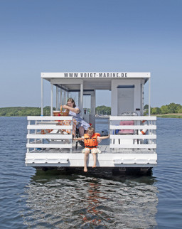 Floßfahrt über den Senftenberger See | © Tourismusverband Lausitzer Seenland | Nada Quenzel