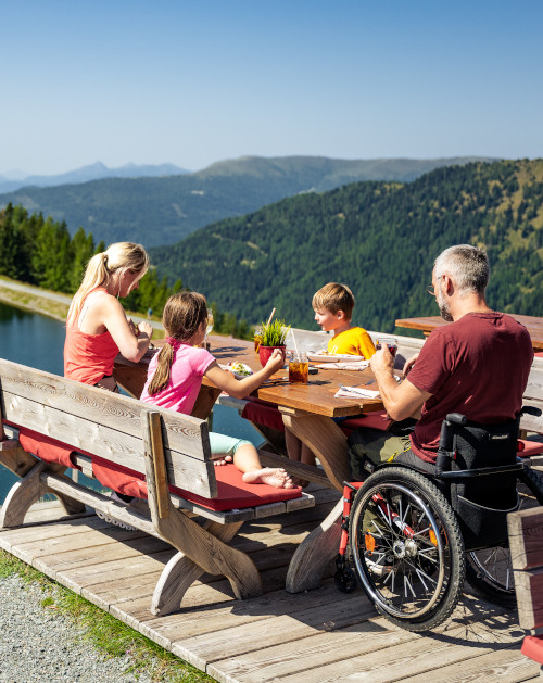 Barrierefrei Wandern mit der ganzen Familie, z.B. in Brunnach | © Michael Stabentheiner