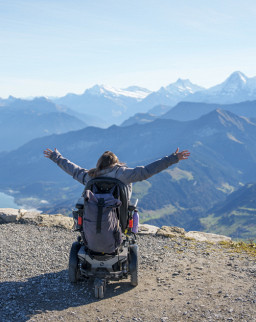 Mit der Niesenbahn barrierefrei auf den Berg Niesen | © Schweiz Tourismus| André Meier