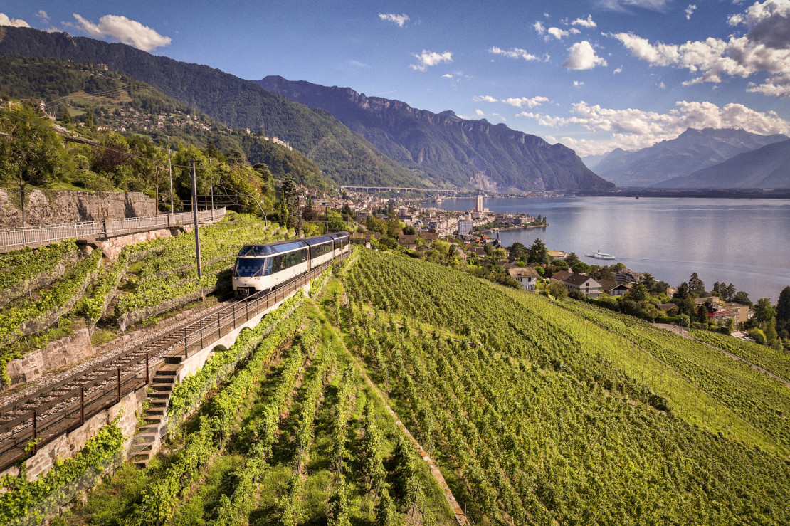 Auf der GoldenPass-Strecke erhält man die schönsten Ausblicke auf abwechslungsreiche Landschaften - © MOB-GoldenPass