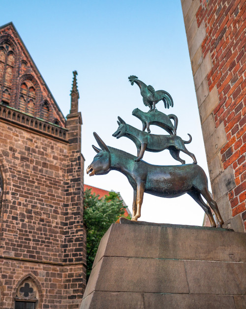Statue der Bremer Stadtmusikanten neben dem Bremer Rathaus | © WFB | Jonas Jaromir Schmidt