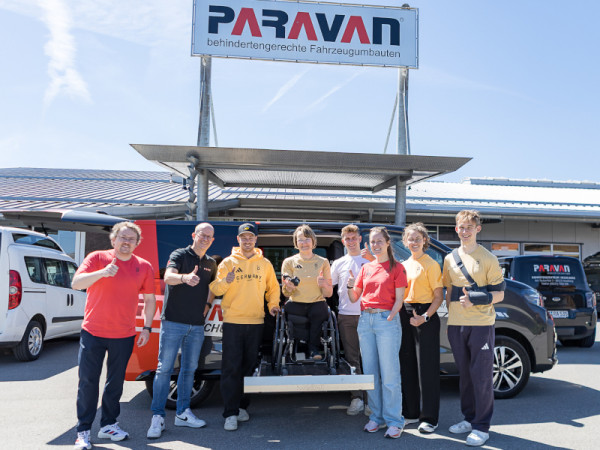 Para Ski alpin Team zu Gast bei Paravan | © PARAVAN GmbH