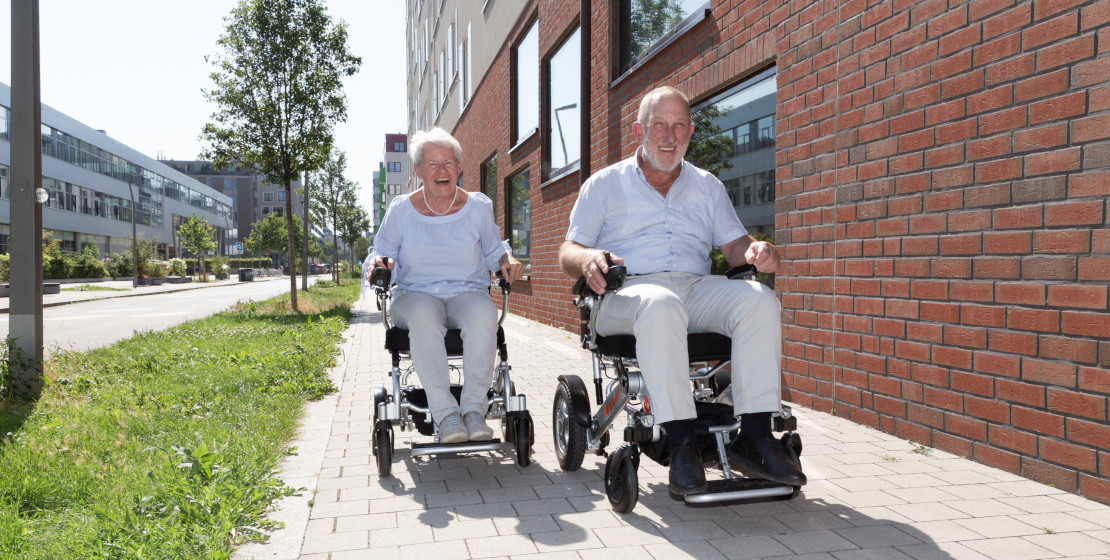 Mit dem E-Rollstuhl in den Frühling: Was die Krankenkasse zahlt – und was nicht