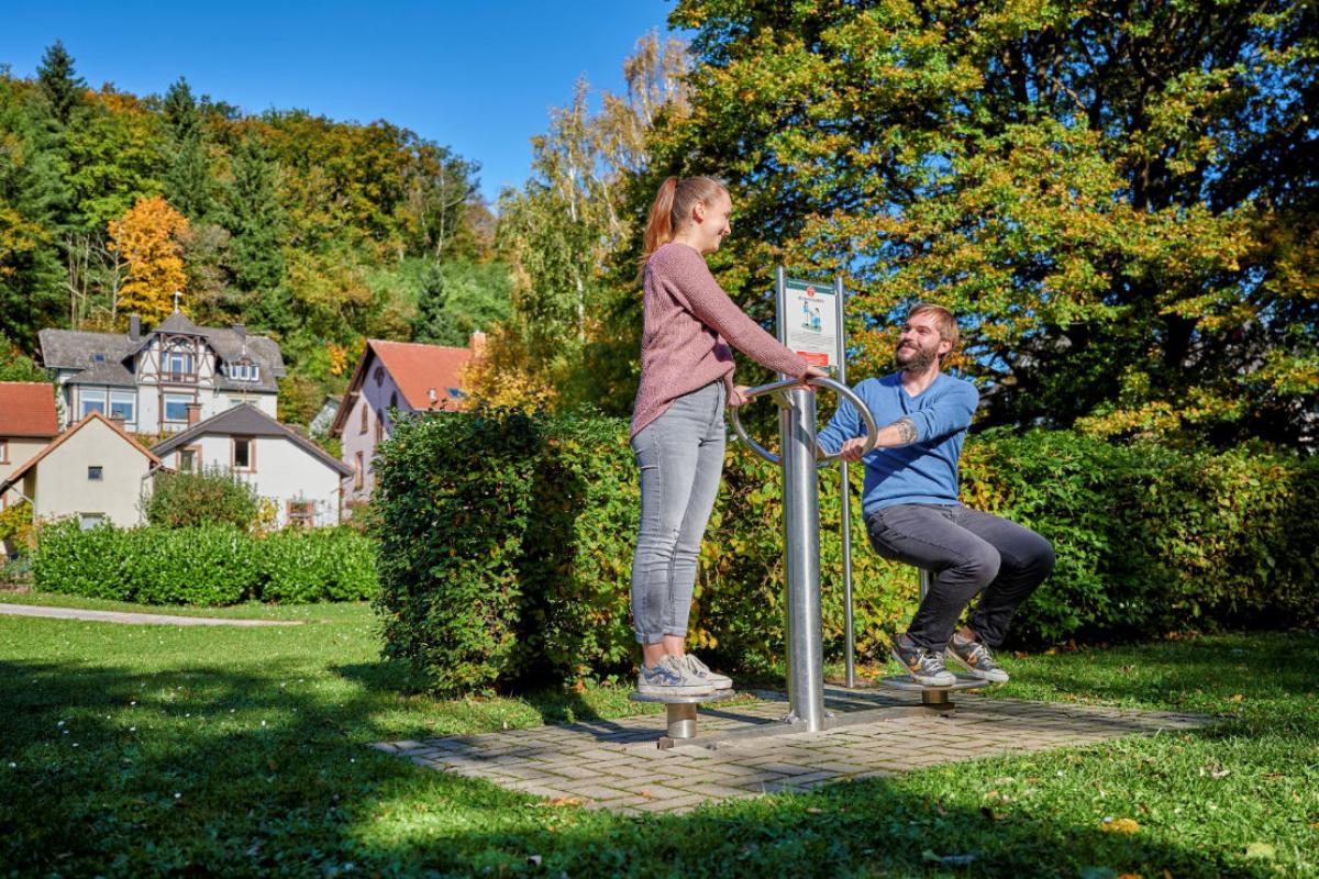 Kneipplehrpfad in Bad Bergzabern - Bewegungsstationen auf dem Kneipplehrpfad in Bad Bergzabern. - © Florian Trykowski I Rheinland-Pfalz Tourismus GmbH