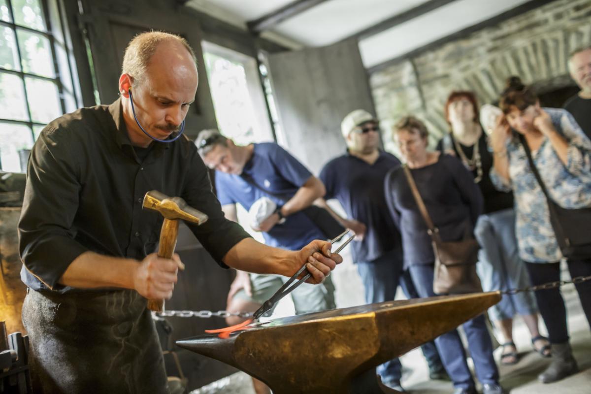 Handwerker bei der Arbeit - ©  J. Studnar