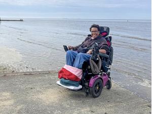Michelle mit dem PR 30/II – mehr Mobilität, Teilhabe und Selbstständigkeit im Alltag. | © Privat