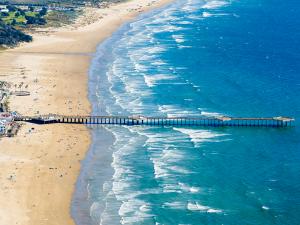 Der Pismo Beach Pier zählt mit seinen knapp 400 Metern zu den längsten Seebrücken Kaliforniens und bietet seinen Besuchern atemberaubende Ausblicke auf den Pazifik | © Visit California