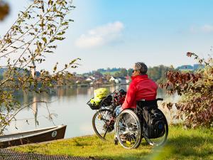 Barrierefreie Angebote im Chiemgau und am Chiemsee ermöglichen Urlaub und Ausflüge für alle. | © Chiemgau GmbH