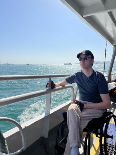 In Istanbul war eigentlich nichts barrierefrei. Durch viele hilfsbereite Personen konnte Tyll aber doch eine kleine Rundfahrt auf dem Bosporus machen. - © Tyll Reinisch