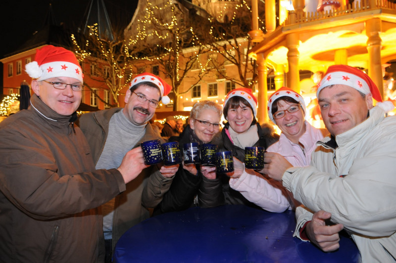 Die berühmte Mainzer Geselligkeit bei Glühwein - In Mainz wird gerne gefeiert - und das auch zur Weihnachtszeit - © Landeshauptstadt Mainz