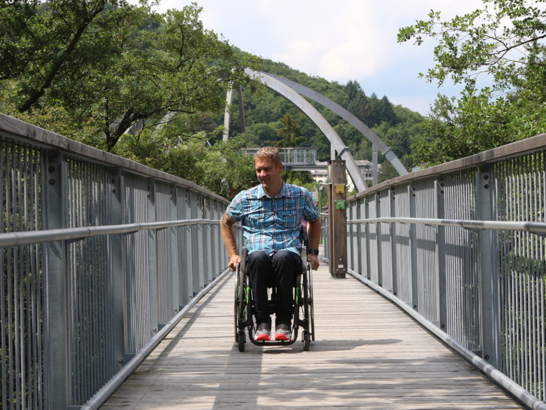 BE-Rollstuhlfahrer-auf-dem-Baumwipfelpfad_copyright Baumwipfelpfad Harz_Matthias Bein