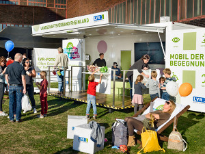 news-2019-08-barrierefrei-erleben-lvr-zechenfest-zollverein-essen-lvr-mobil-der-begegnung